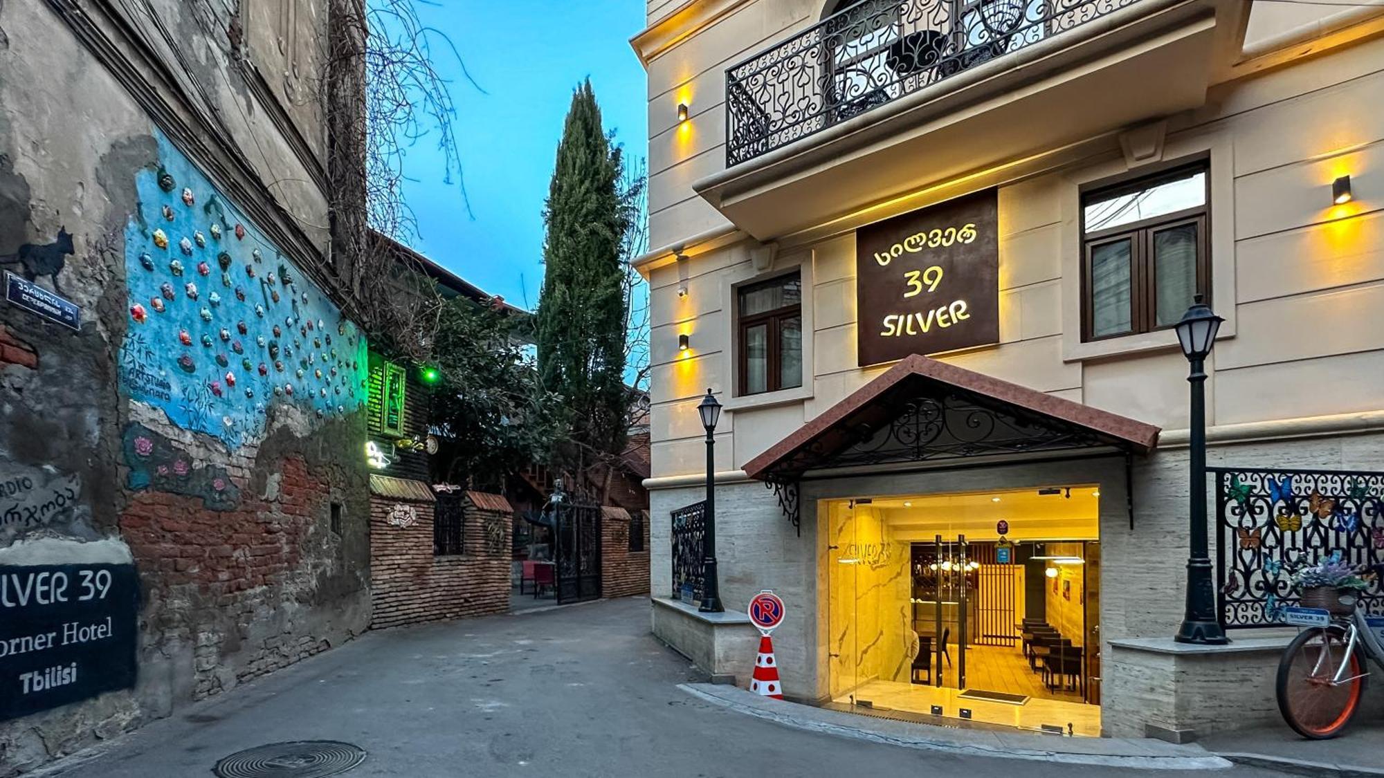 Silver 39 Corner Hotel Tbilisi Buitenkant foto